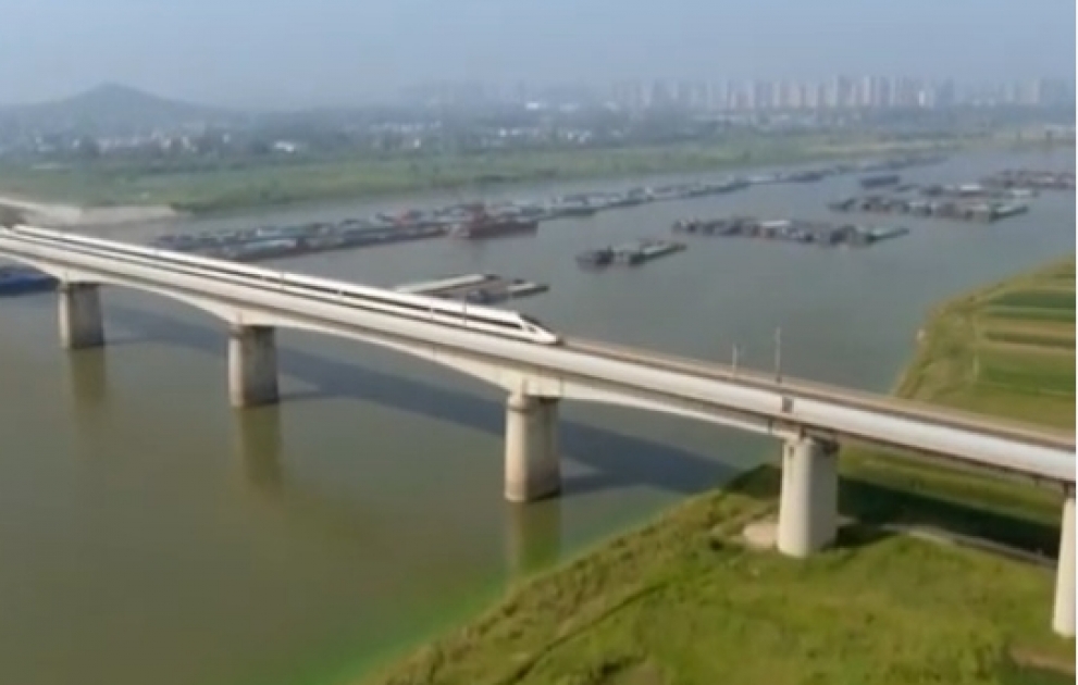 High-speed train crosses Huaihe River in 6 seconds