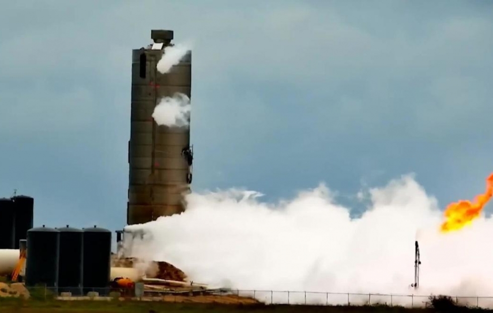 USA: SpaceX's Starship prototype explodes during test in Boca Chica