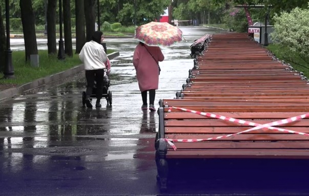 Москвичи провели в жестком карантине два месяца, но не спешат наслаждаться свободой