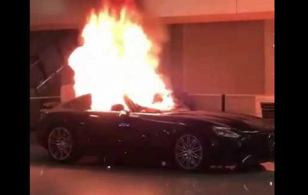В Калифорнии сожгли люксовые автомобили в салоне Mercedes