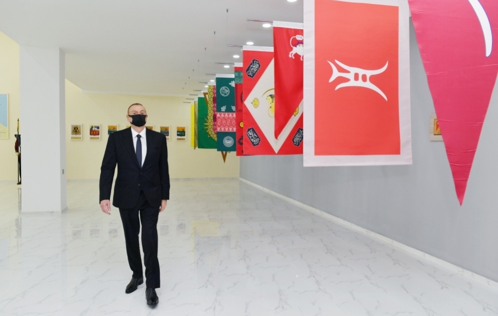 Präsident Ilham Aliyev nimmt an der Eröffnung des Museums für Staatssymbole in Terter Region teil
