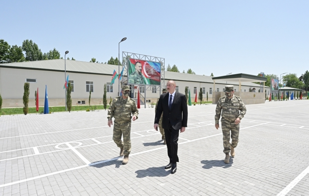 Präsident Ilham Aliyev besucht Truppenteil im Rayon Agdam