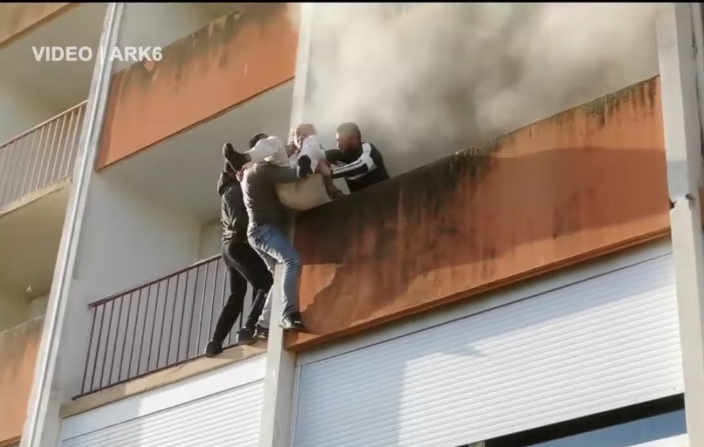 Old man rescued from burning building in Paris