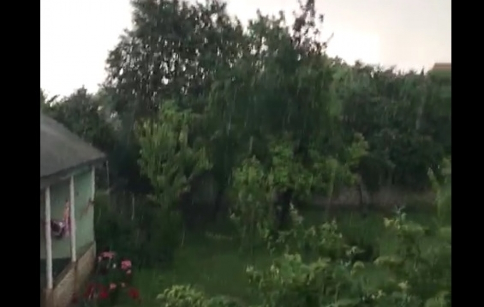 Azərbaycanın bəzi rayonlarına dolu yağır