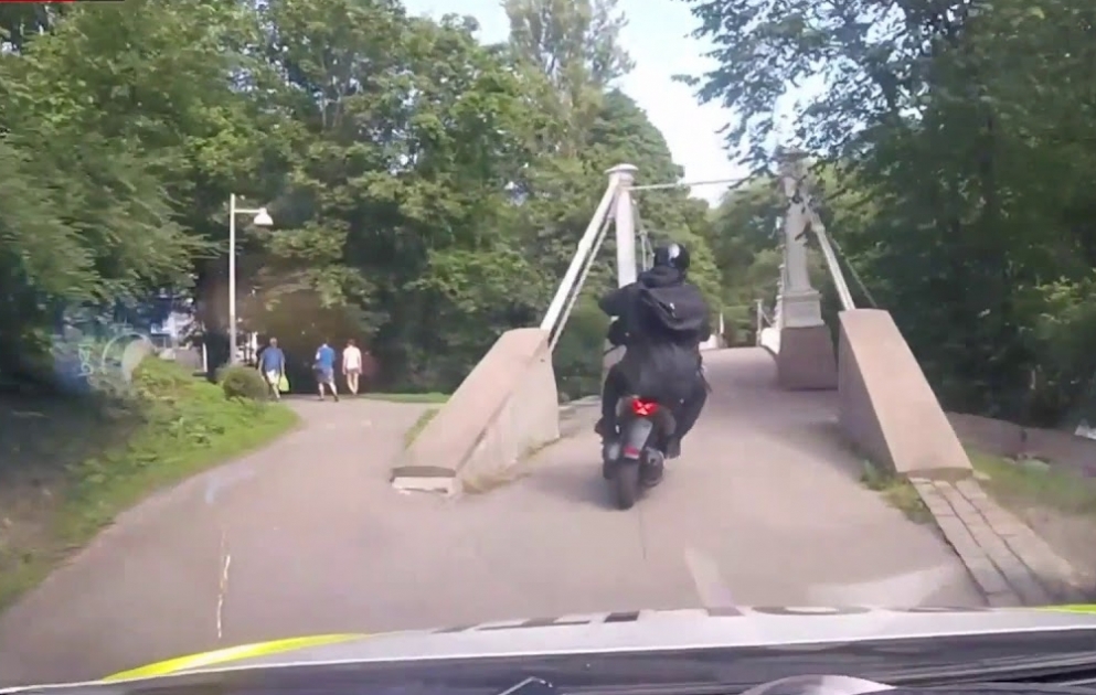 Norwegian Police Dramatic Car Chase With Armed Robbers