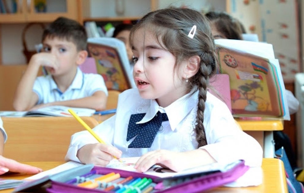 136 mindən çox uşaq I sinfə elektron qeydiyyatdan keçib