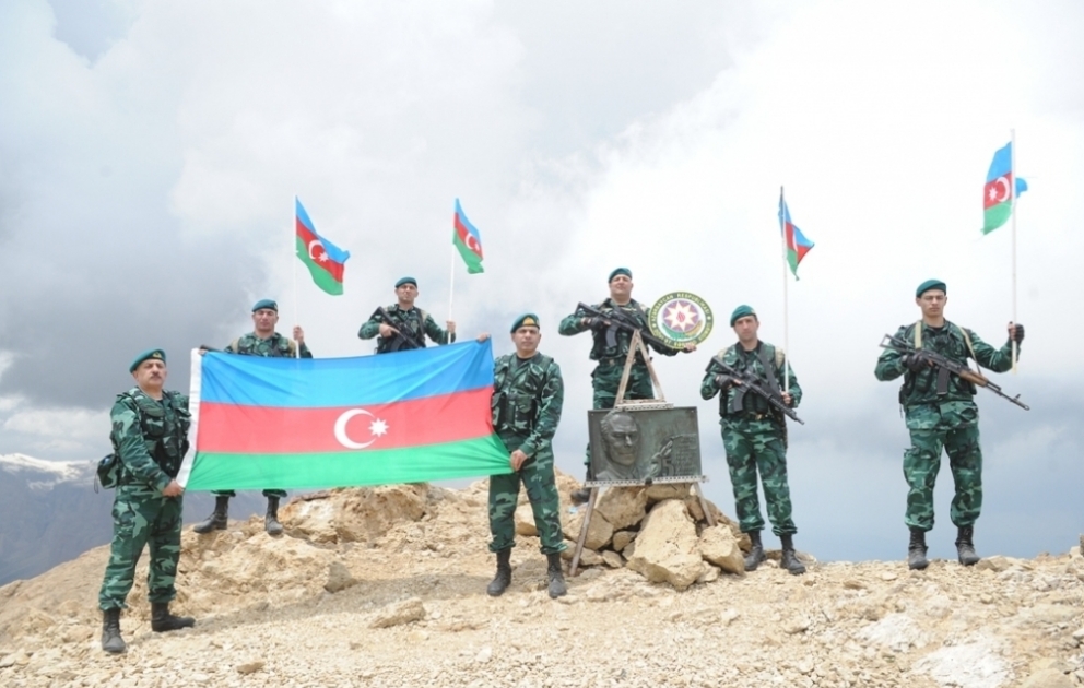 Sərhədçilərin Heydər Əliyev zirvəsinə ənənəvi yürüşü təşkil olunub