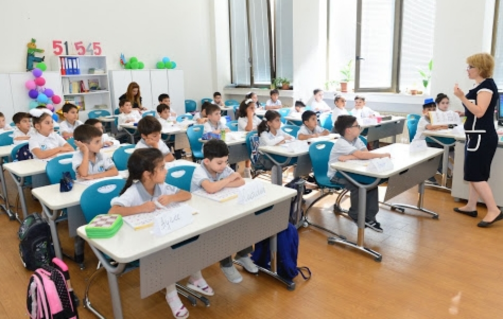 Bakı məktəblərinin buraxılış siniflərini bu il 50 mindən çox şagird bitirib
