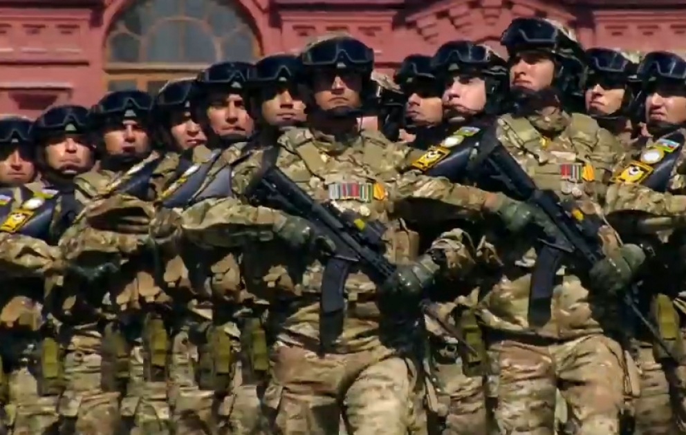 Азербайджанские военнослужащие участвовали в параде Победы в Москве