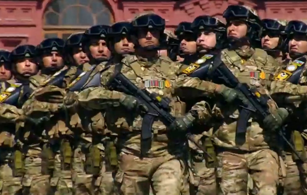 Aserbaidschanische Soldaten nahmen an der Militärparade in Moskau teil