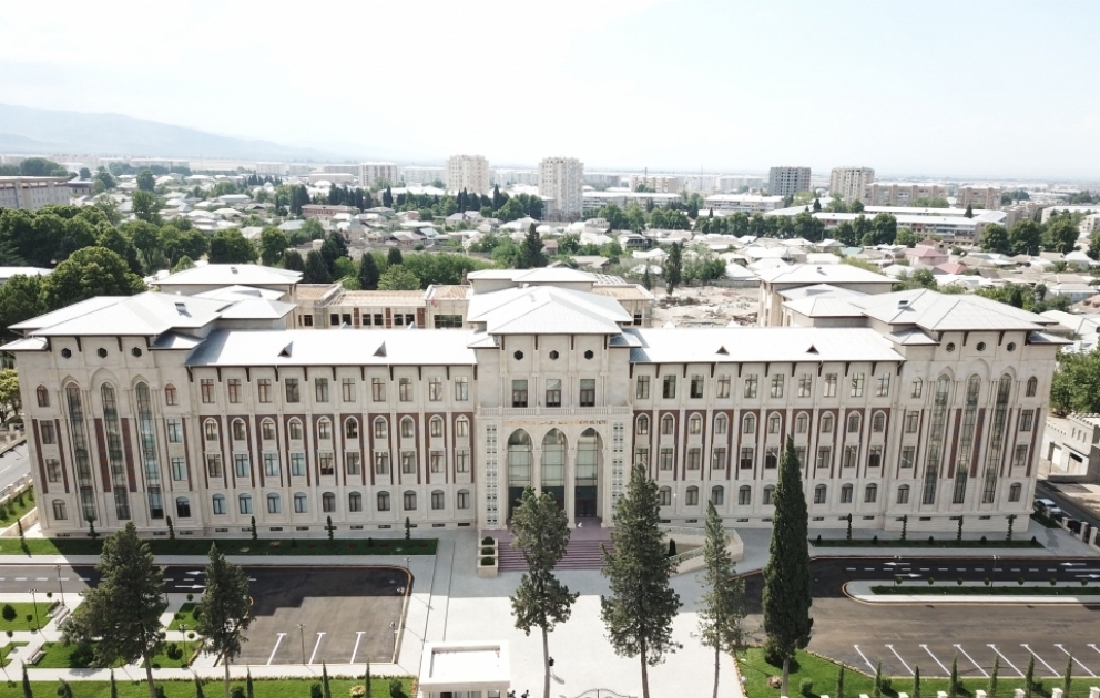 Präsident Ilham Aliyev weiht in der Stadt Ganja neues Lehrgebäude für Agraruniversität ein