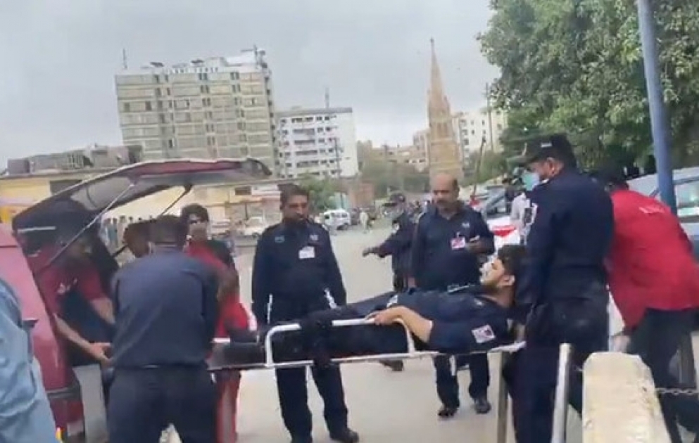 Вооруженные люди совершили нападение на фондовую биржу в Пакистане