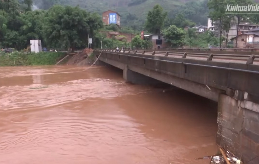 China battles floods to protect people's lives, property