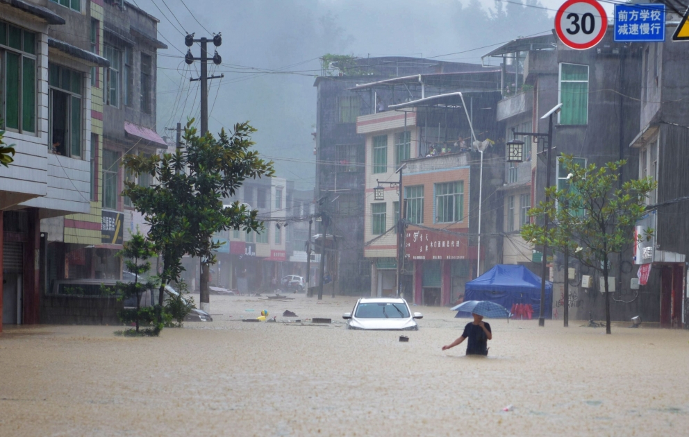 Après le coronavirus, la Chine frappée par les inondations