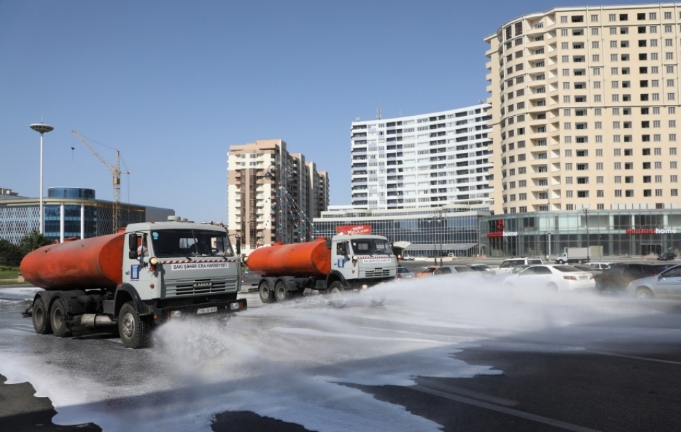 Zentrale Straßen in Baku werden bereits zum siebten Mal desinfiziert