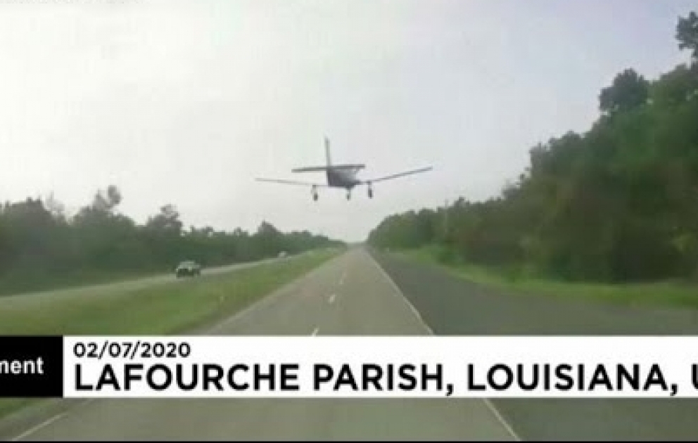 Louisiana: Notlandung auf der Autobahn