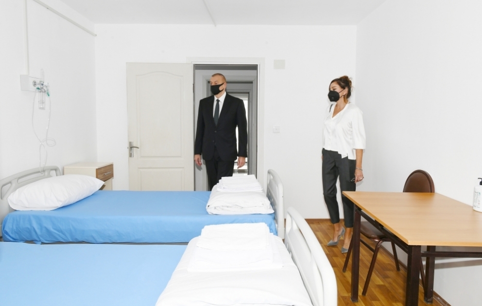 Koronaviruslu xəstələrin müalicəsi üçün Bakının Xətai rayonunda modul tipli hospitalın açılışı olub 
Prezident İlham Əliyev və birinci xanım Mehriban Əliyeva açılışda iştirak ediblər