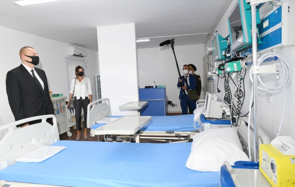 Koronaviruslu xəstələrin müalicəsi üçün Bakının Xətai rayonunda modul tipli hospitalın açılışı olub 
Prezident İlham Əliyev və birinci xanım Mehriban Əliyeva açılışda iştirak ediblər