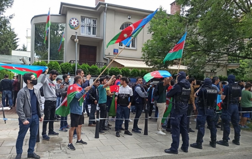 Polşada yaşayan həmvətənlərimiz erməni təxribatının qarşısını alıblar