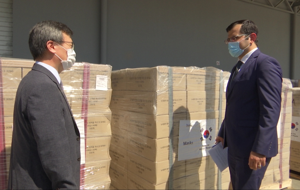 Koreyadan Azərbaycana 350.000 ədəd qoruyucu maska gətirilib