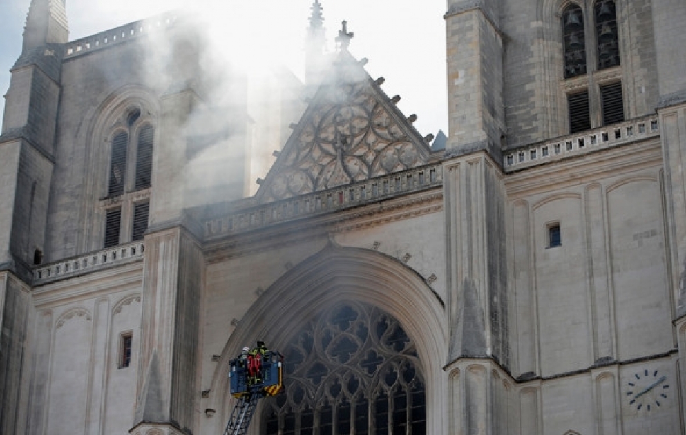 France: incendie dans la cathédrale de Nantes datant du XVe siècle