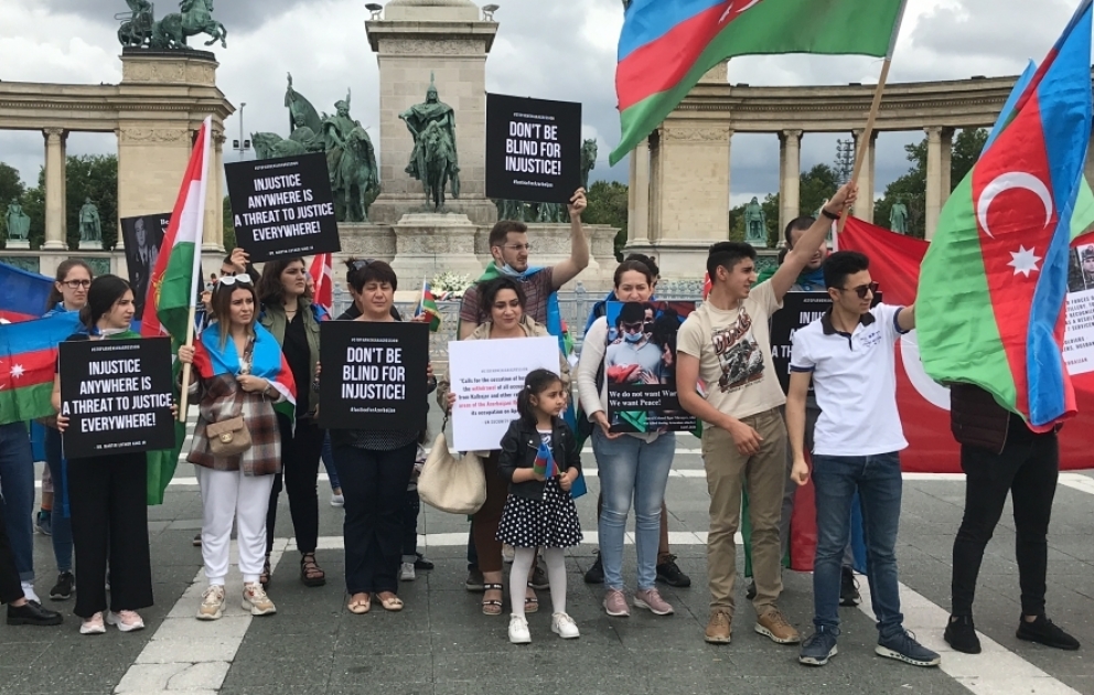 В Будапеште проходит массовый митинг против армянской агрессии