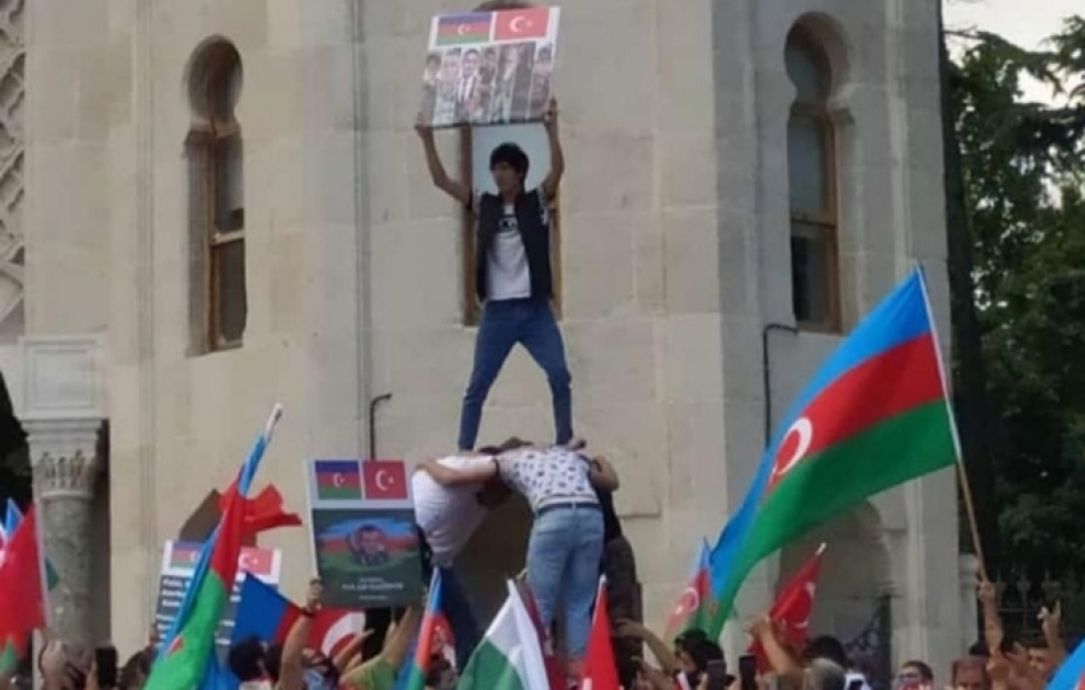 İstanbulda Azərbaycana dəstək mitinqi təşkil edilib