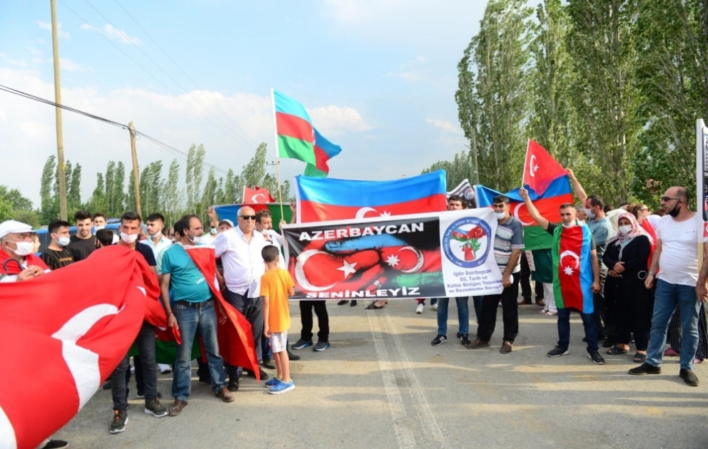 Türkiyə və Ermənistanın dövlət sərhədi yaxınlığında Azərbaycan ordusuna möhtəşəm dəstək aksiyası keçirilib