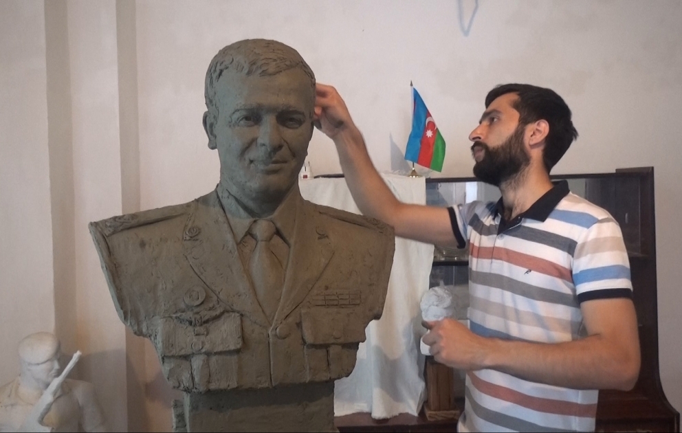 Beyləqanlı heykəltəraş şəhid general-mayor Polad Həşimovun büstünü hazırlayıb