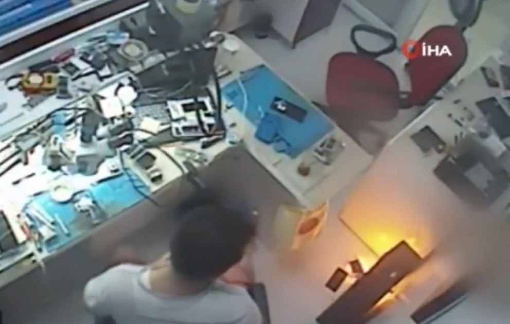 Telefon batareyası “bomba” kimi partladı