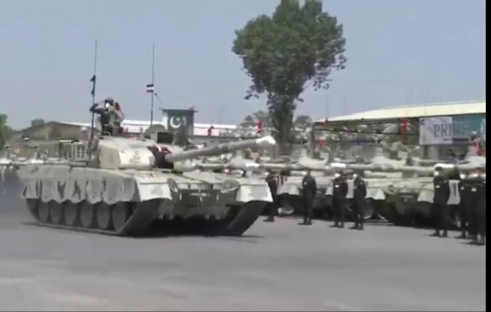Tank Al Khalid-I handed over to Pakistan army’s Armoured Corps Regiment