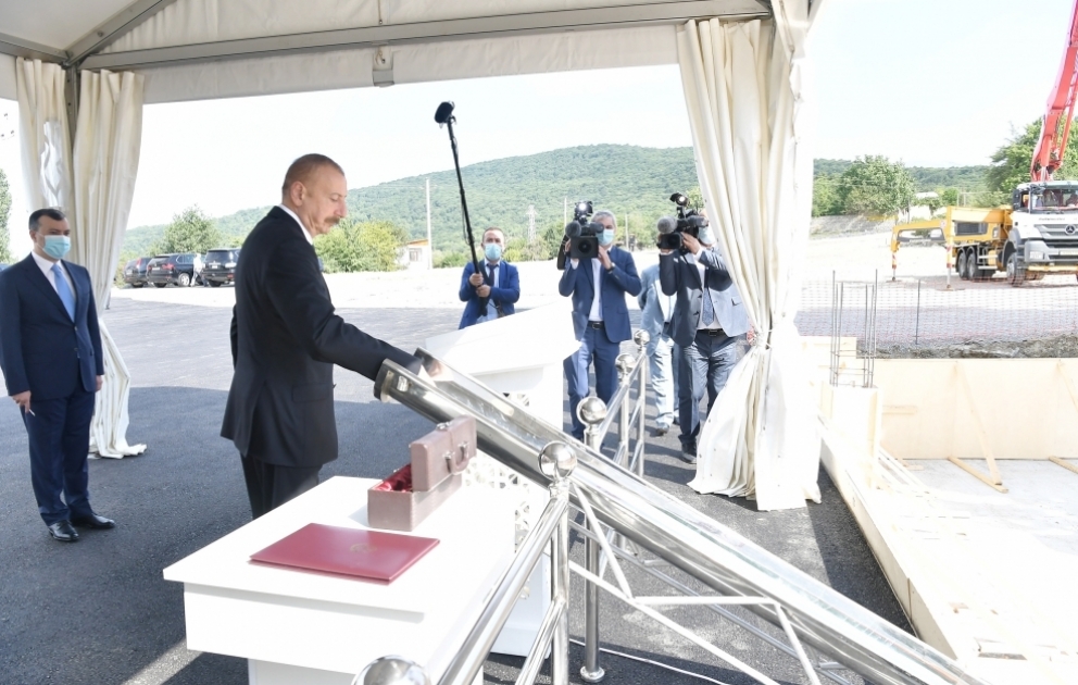 Prezident İlham Əliyev İsmayıllıda “DOST Evi” Yaradıcılıq, Sərgi və Satış Mərkəzinin təməlqoyma mərasimində iştirak edib