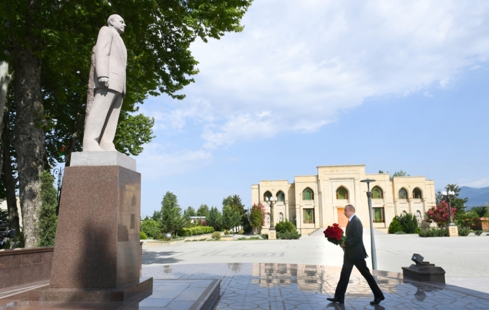 Präsident Ilham Aliyev zu Besuch im Rayon Ismayilli eingetroffen
