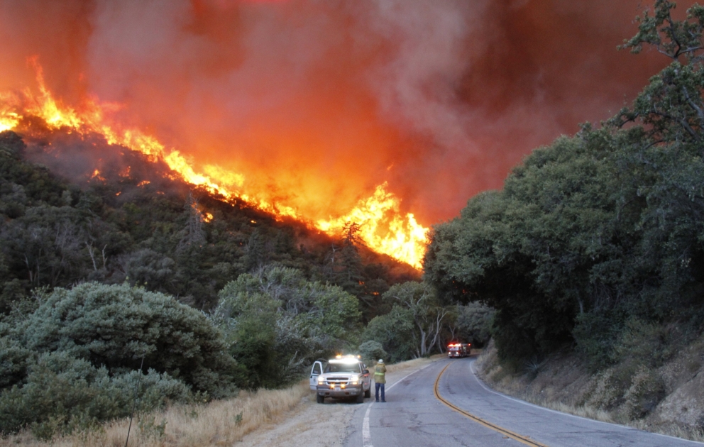 California wildfire burns 10,000 acres in 3 hours, hundreds of homes evacuated