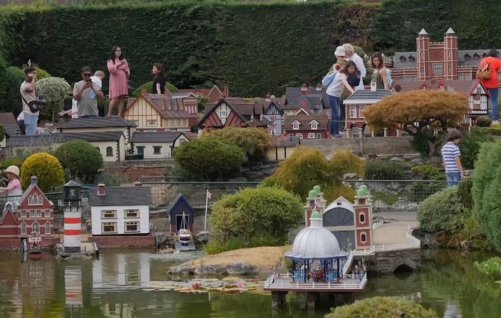 Bekonscot: Rosaroter Einblick in nostalgisches englisches Landleben
