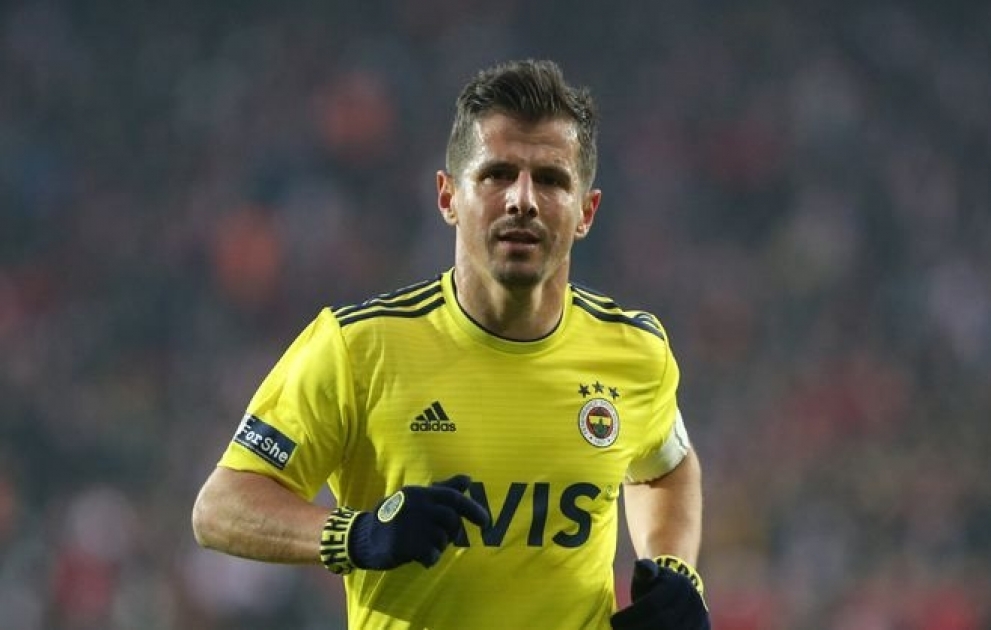 Emre Bəlözoğlu futbolçu karyerasını başa vurub