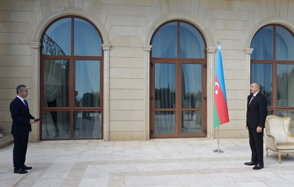 Präsident Ilham Aliyev empfängt neu ernannten usbekischen Botschafter