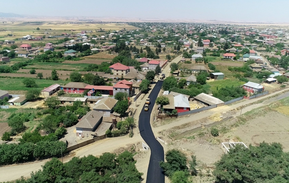 A Djalilabad, des routes sont en cours de rénovation en quatre directions