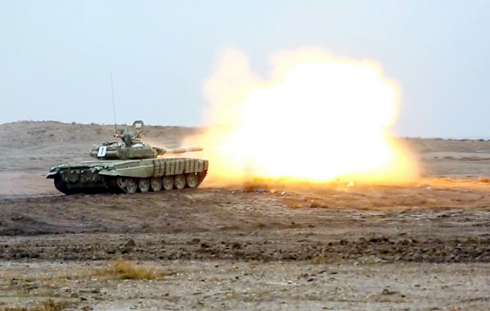 Əlahiddə Ümumqoşun Ordunun tankçıları peşəkarlıq nümayiş etdirirlər