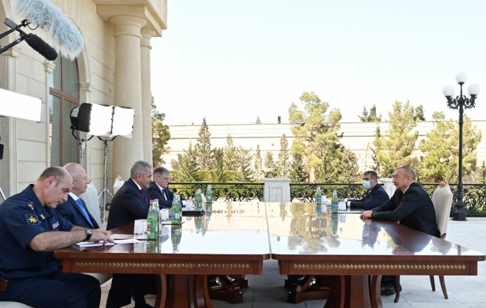 Staatspräsident Ilham Aliyev empfängt russische Delegation