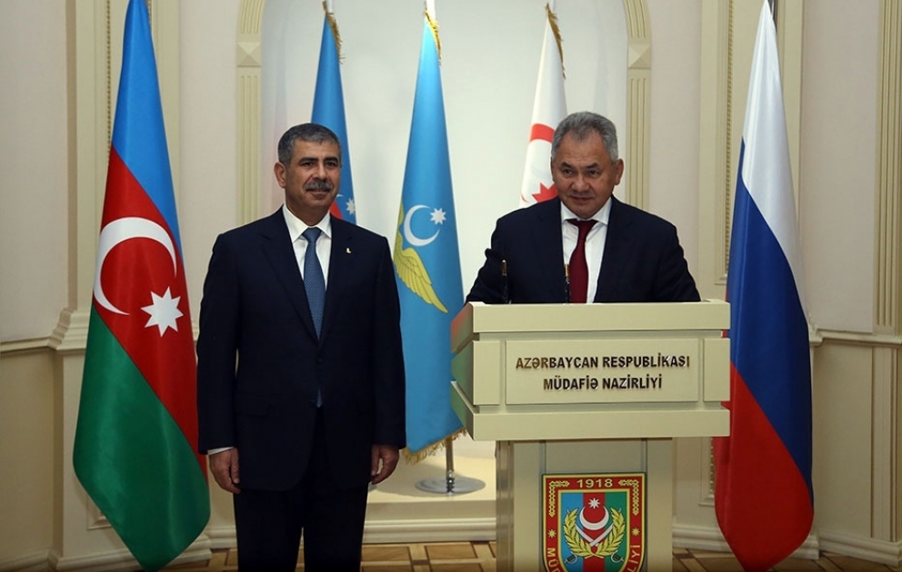 Azərbaycan və Rusiya Müdafiə nazirləri hərbi əməkdaşlıq məsələlərini müzakirə ediblər