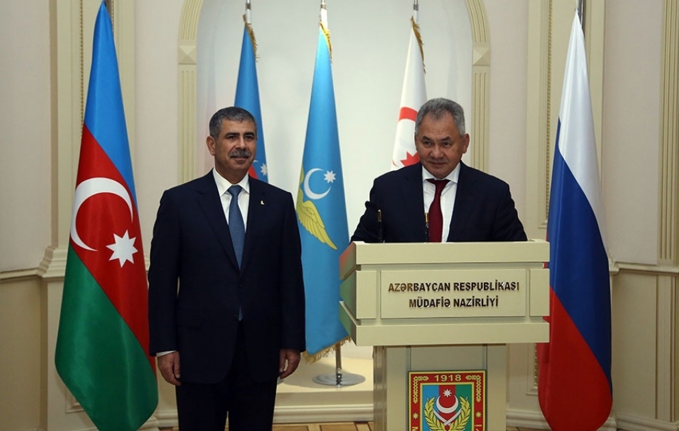 Azerbaijan, Russia discuss military cooperation