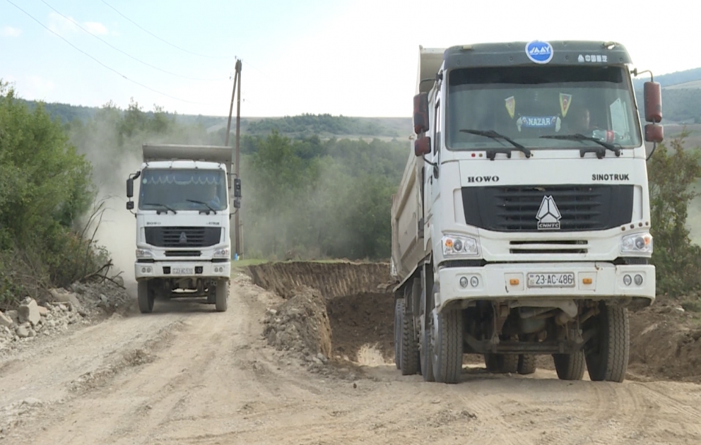 İsmayıllıda 11 yaşayış məntəqəsini birləşdirən yola ilk dəfə asfalt döşənir – kənd sakinləri dövlətimizin başçısına minnətdarlıq edirlər