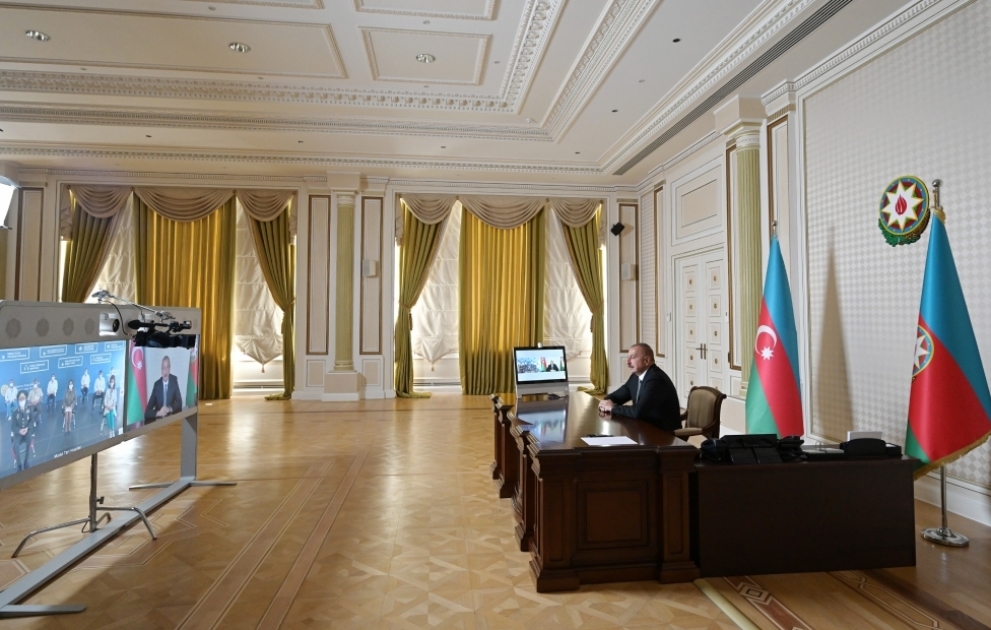 Le président Ilham Aliyev assiste par visioconférence à l’inauguration d’un nouvel hôpital modulaire