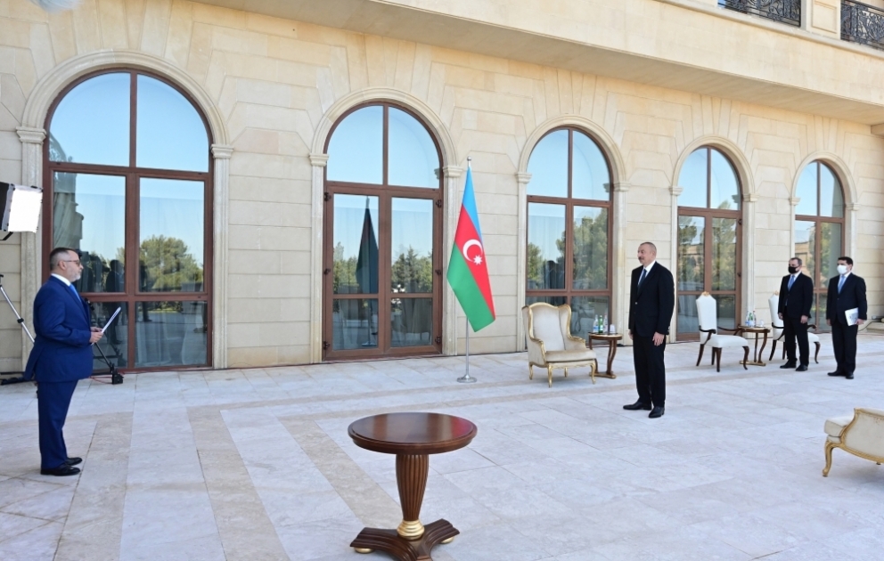 Le président Ilham Aliyev reçoit les lettres de créance du nouvel ambassadeur de Grèce