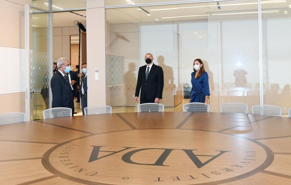 Präsident Ilham Aliyev und First Lady Mehriban Aliyeva weihen für Universität ADA gebaute zwei neue Gebäude ein