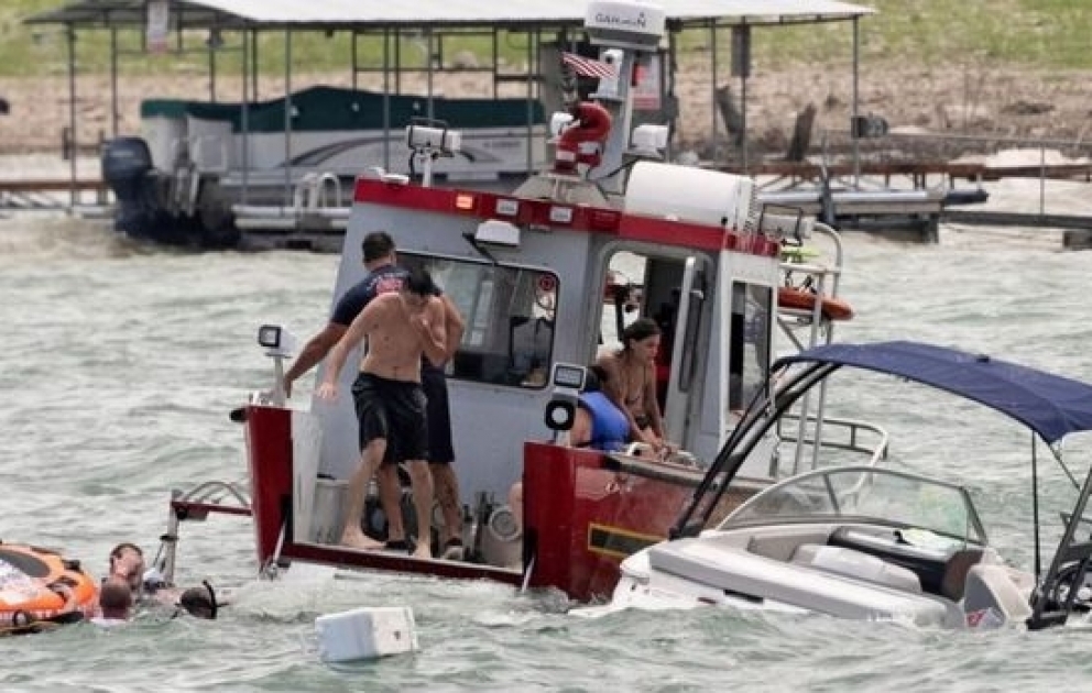 Several boats sink at Trump parade on Texas lake