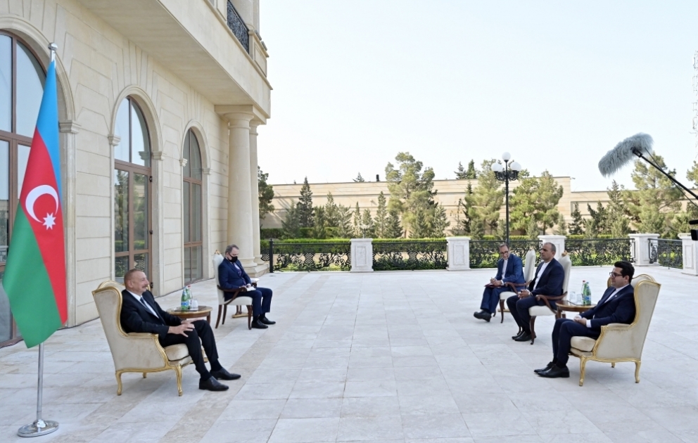 Prezident İlham Əliyev İranın Azərbaycanda yeni təyin olunmuş səfirinin etimadnaməsini qəbul edib