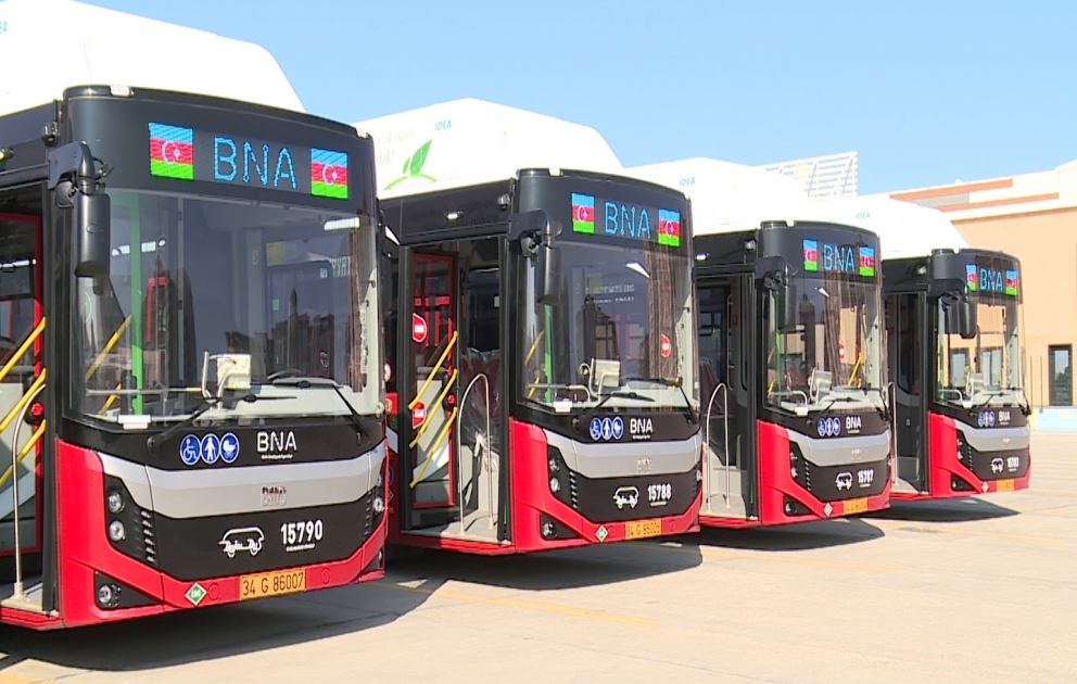 Paytaxta yeni avtobuslar gətirilib