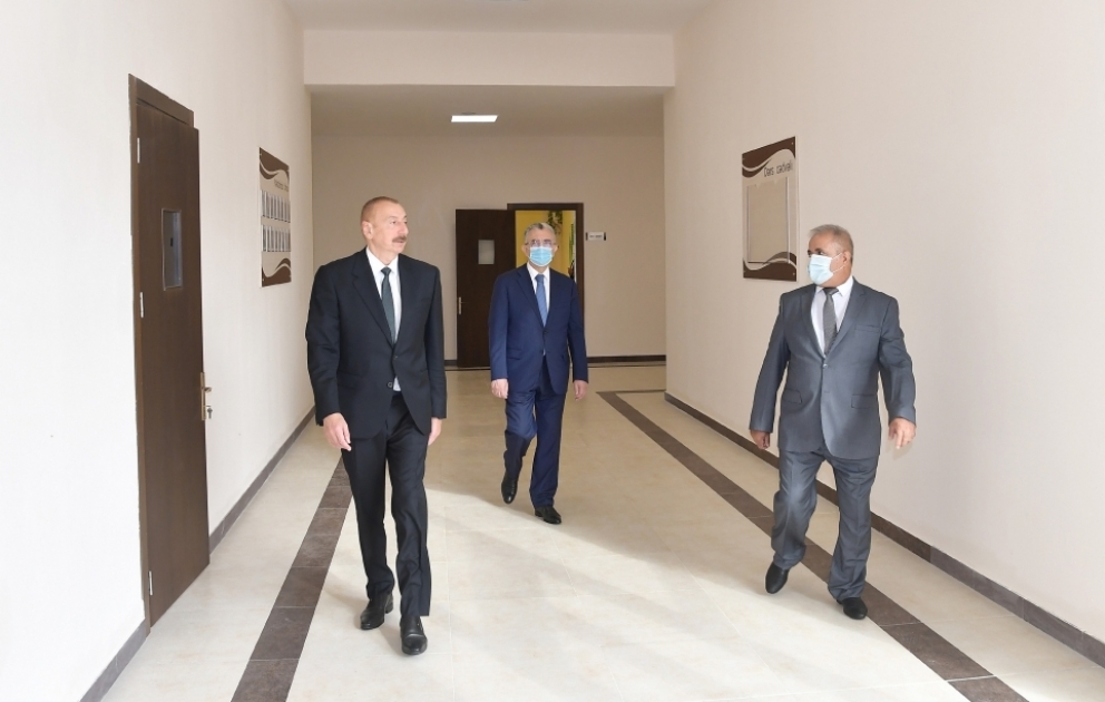 Prezident İlham Əliyev Əmircan qəsəbəsindəki 154 nömrəli məktəbin açılışında iştirak edib